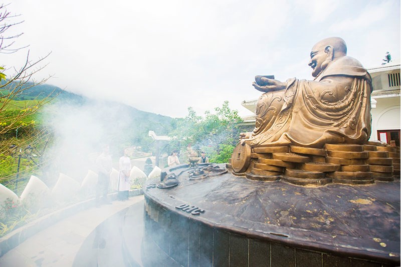 财神像 (Maitreya Statue)